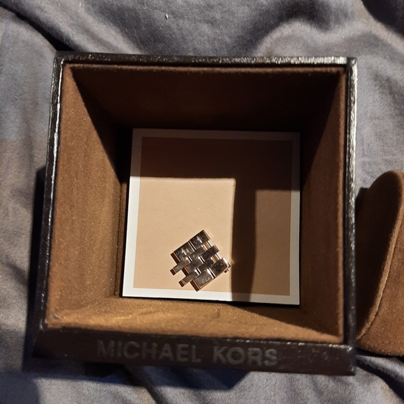 Michael Kors Rose Gold Mother of Pearl Watch - Picture 4 of 4